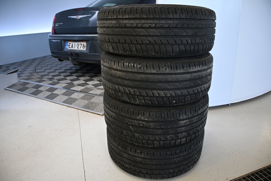 Chrysler 300C vaihtoauto