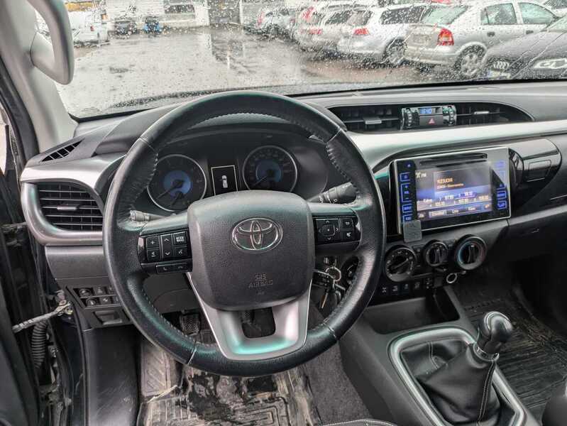 Toyota Hilux vaihtoauto