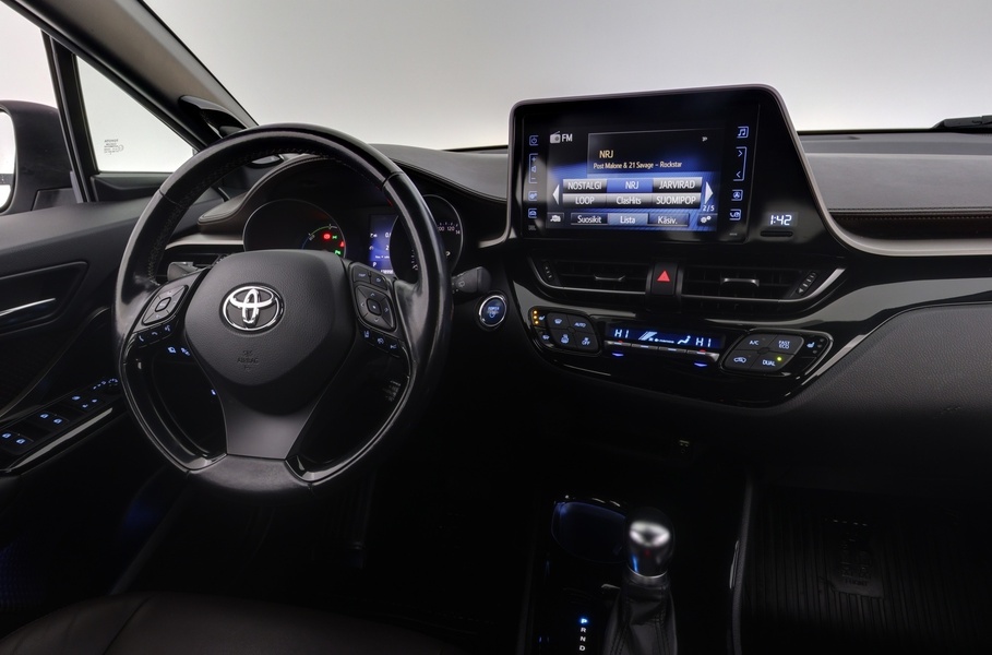 Toyota C-HR vaihtoauto