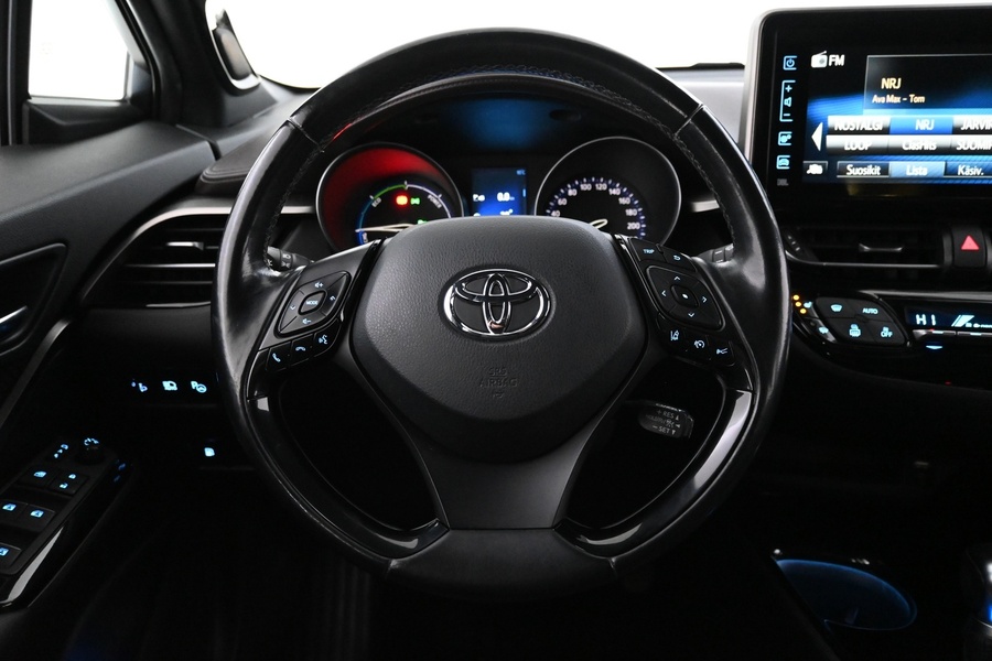 Toyota C-HR vaihtoauto