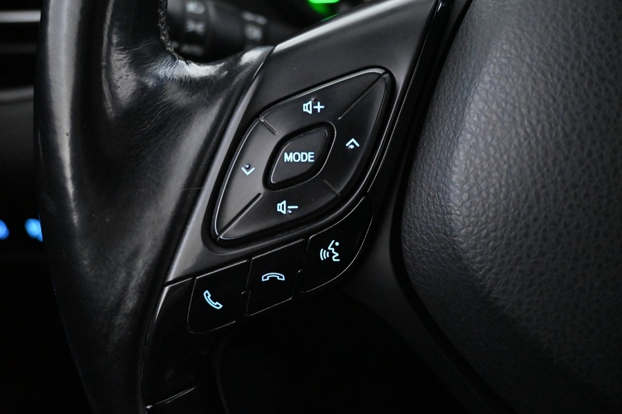 Toyota C-HR vaihtoauto