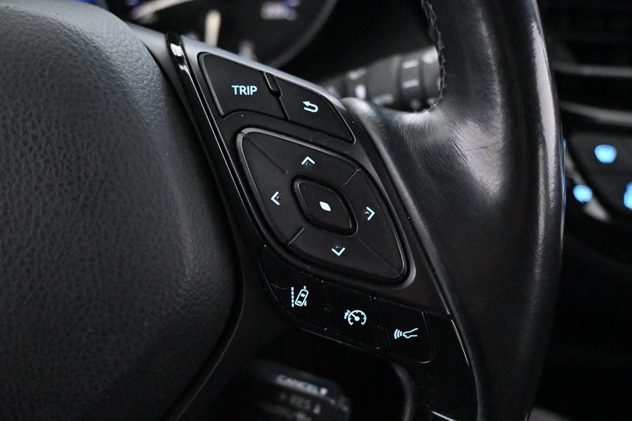 Toyota C-HR vaihtoauto