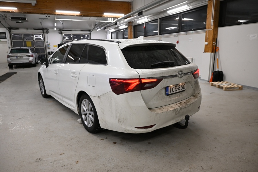Toyota Avensis vaihtoauto