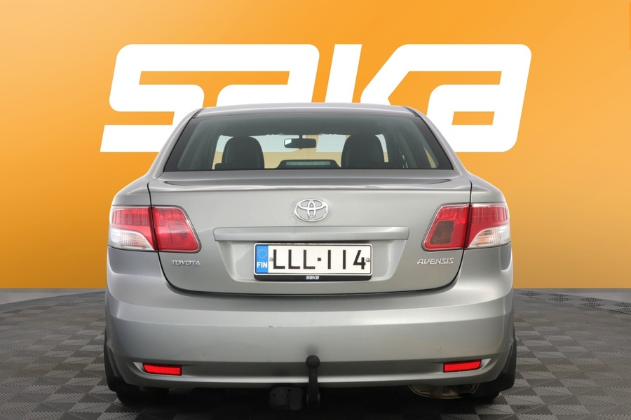 Toyota Avensis vaihtoauto