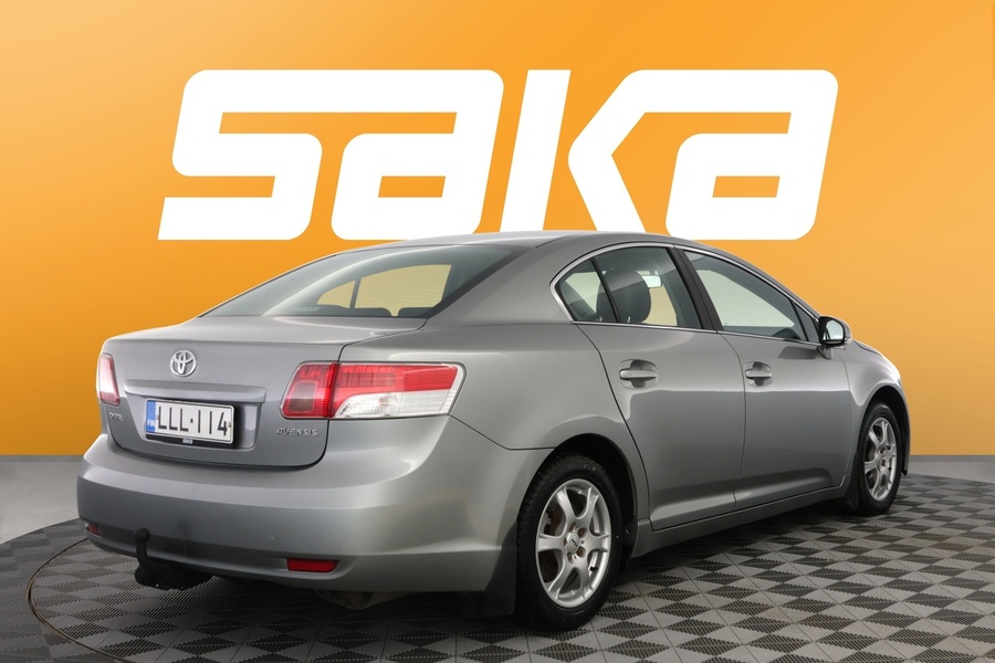 Toyota Avensis vaihtoauto