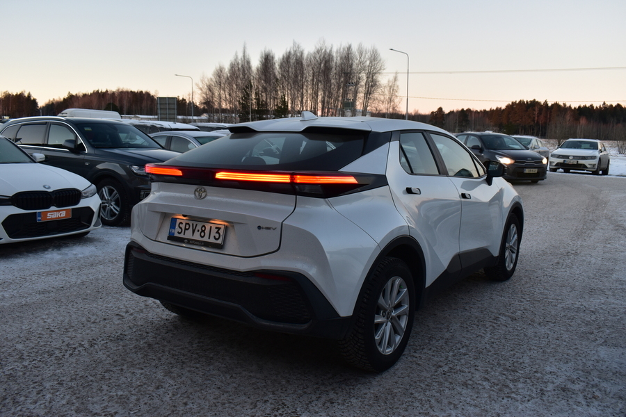 Toyota C-HR vaihtoauto