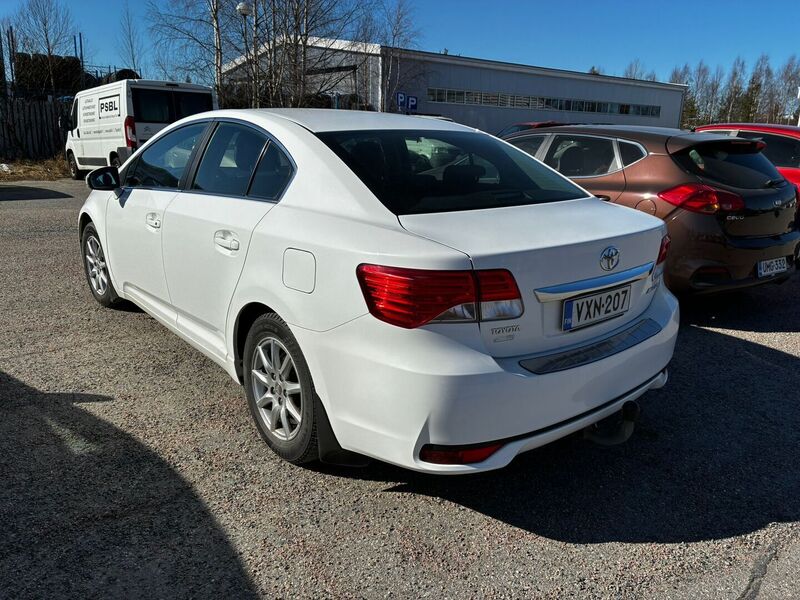 Toyota Avensis vaihtoauto