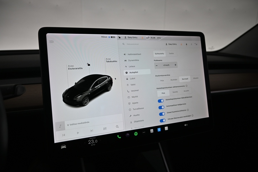 Tesla Model 3 vaihtoauto