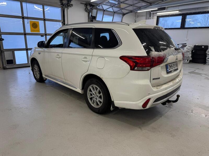 Mitsubishi Outlander PHEV vaihtoauto