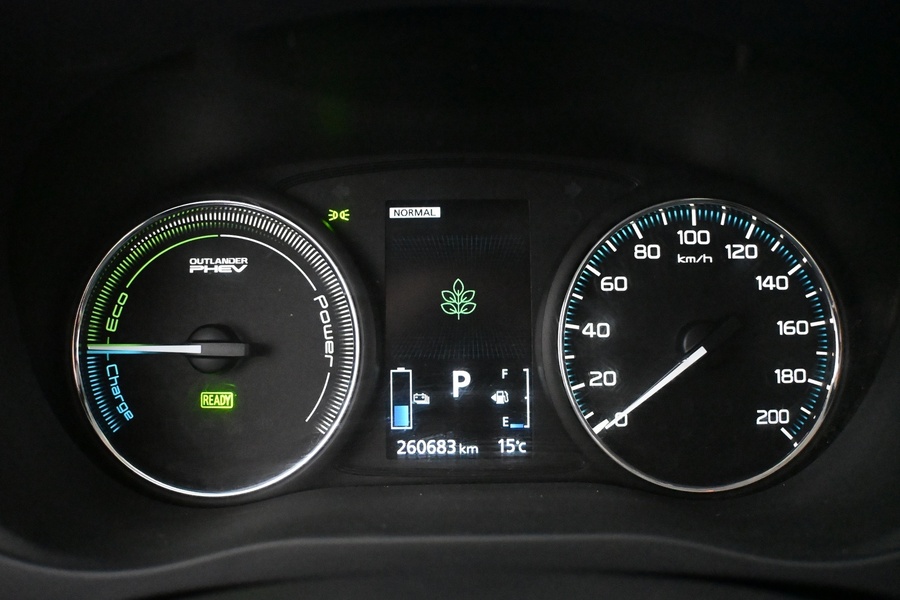 Mitsubishi Outlander PHEV vaihtoauto