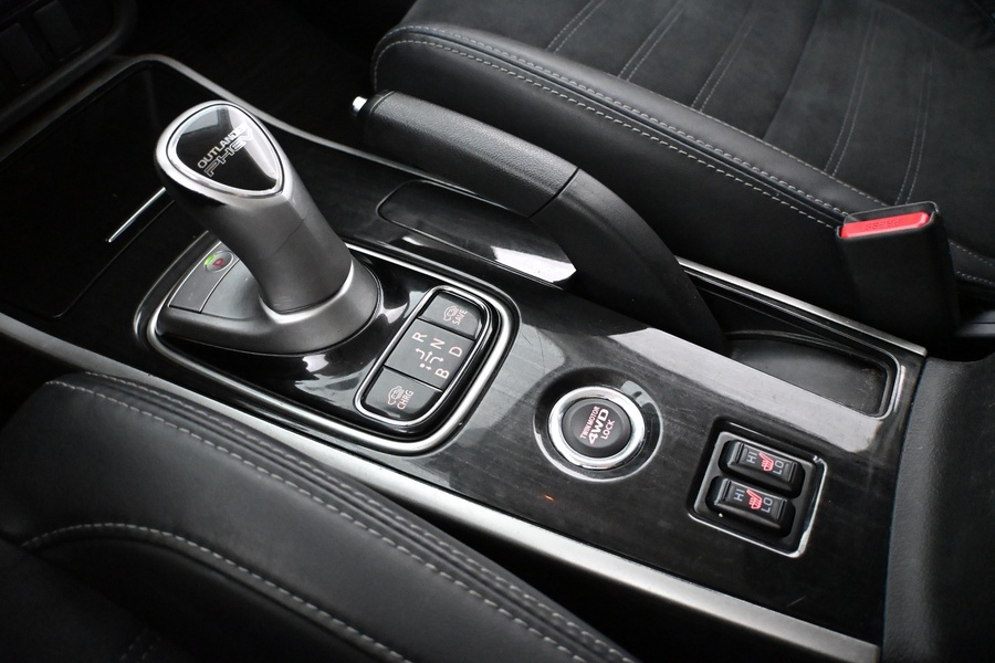 Mitsubishi Outlander PHEV vaihtoauto