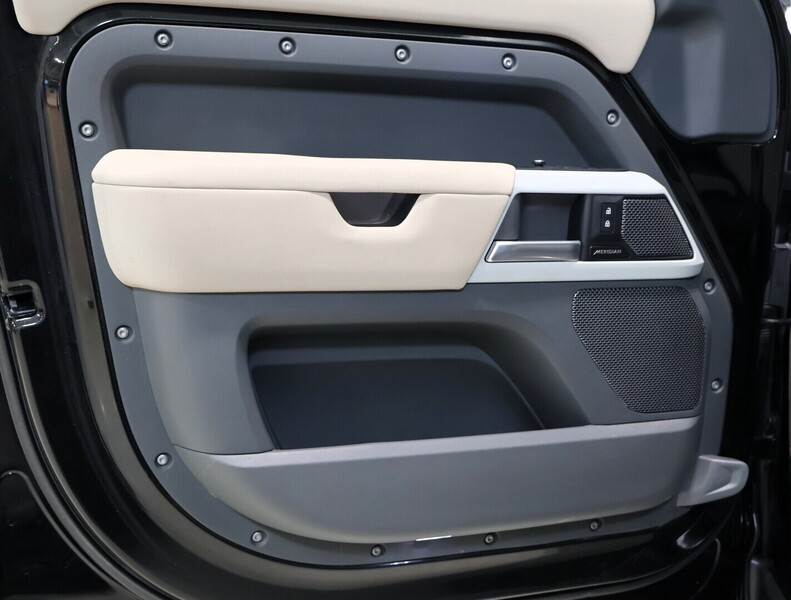 Land Rover Defender vaihtoauto