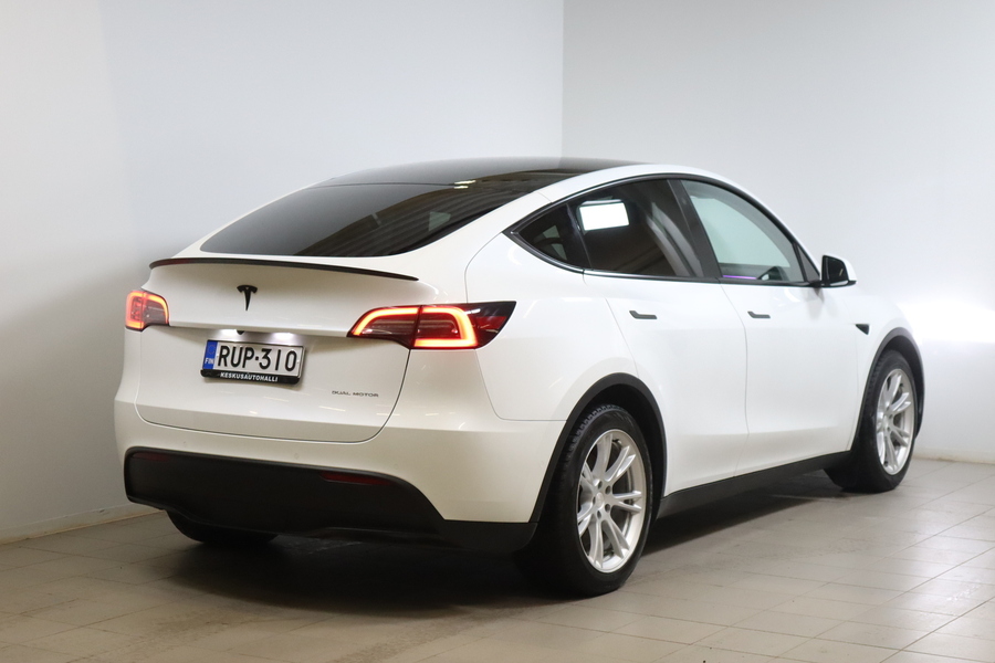 Tesla Model Y vaihtoauto