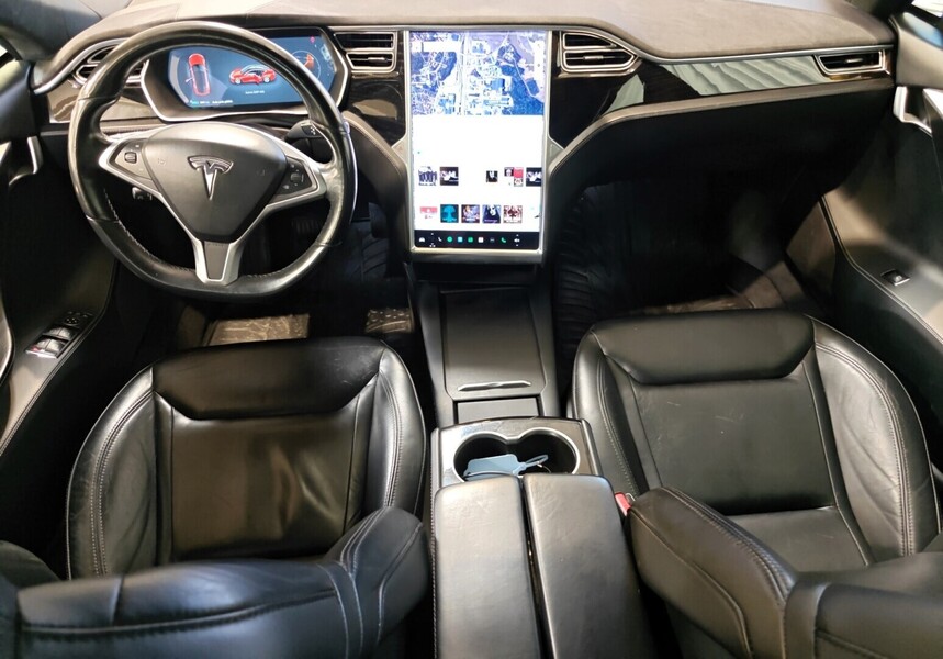 Tesla Model S vaihtoauto