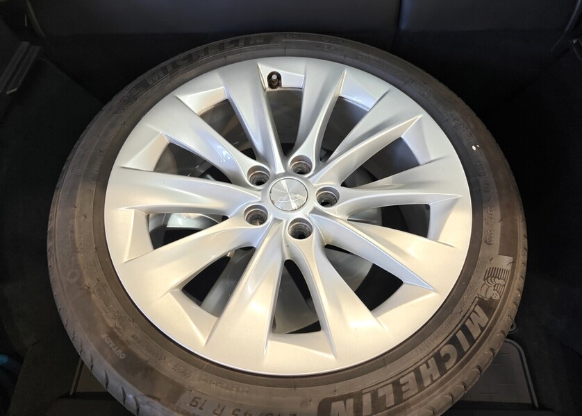 Tesla Model S vaihtoauto