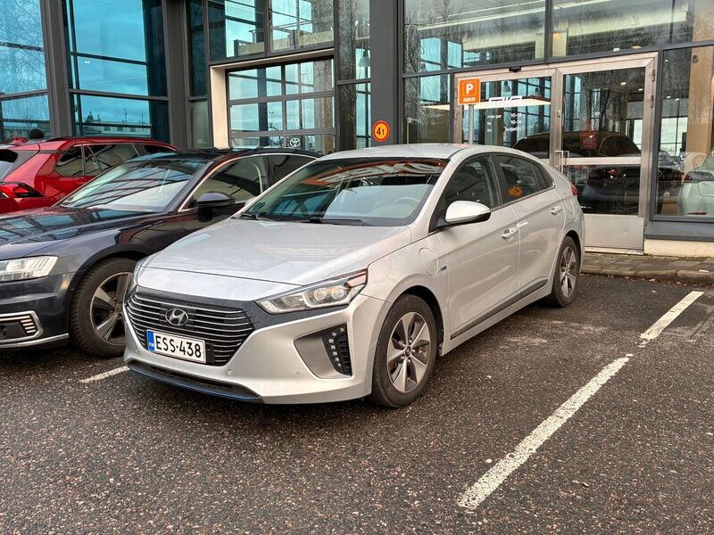 Hyundai IONIQ hybrid vaihtoauto