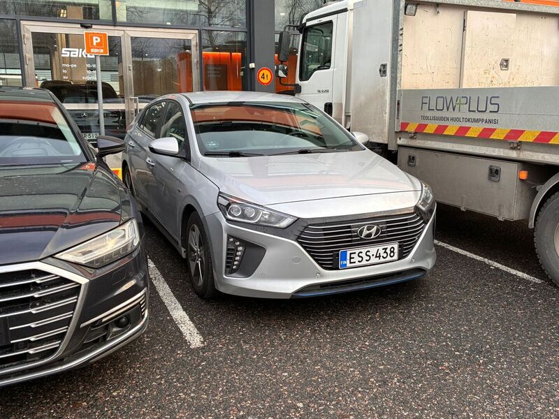 Hyundai IONIQ hybrid vaihtoauto