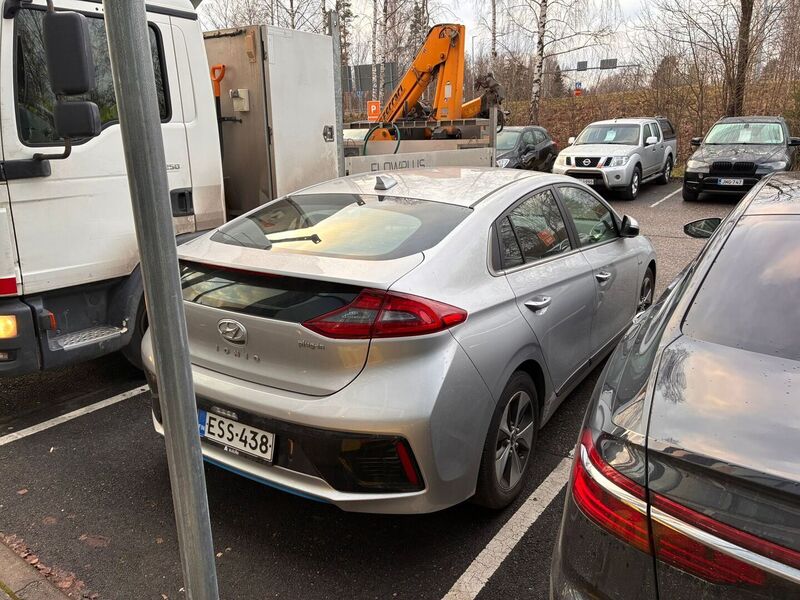 Hyundai IONIQ hybrid vaihtoauto
