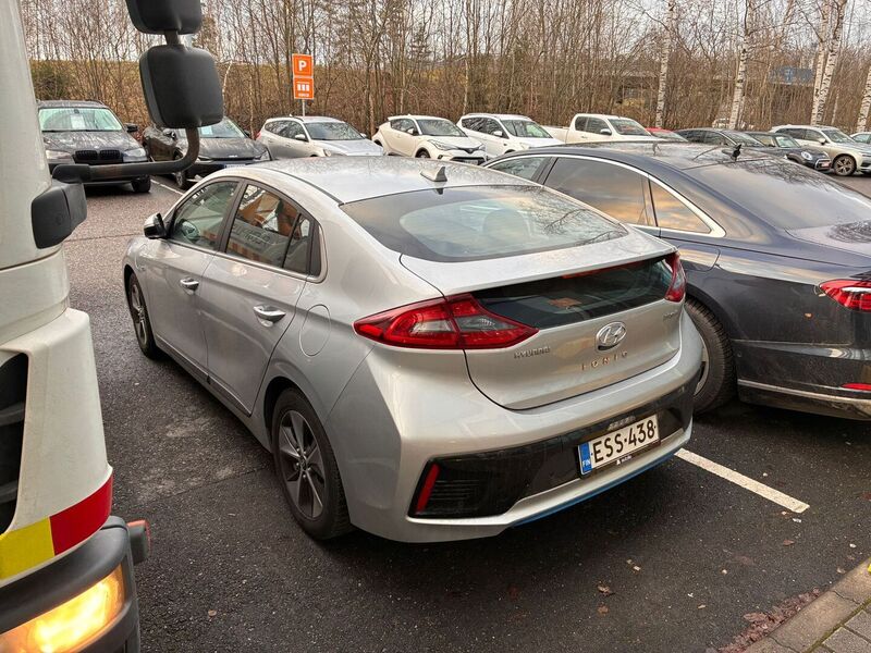 Hyundai IONIQ hybrid vaihtoauto
