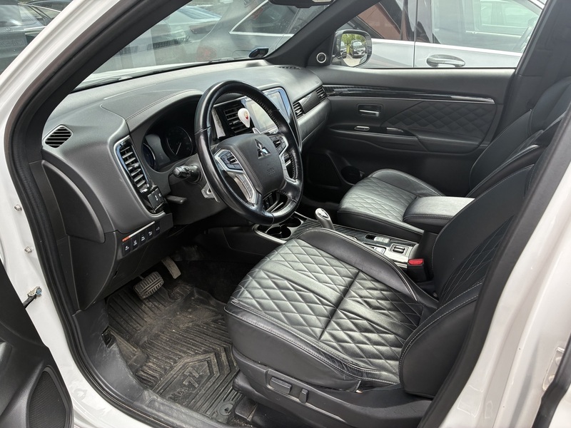 Mitsubishi Outlander PHEV vaihtoauto