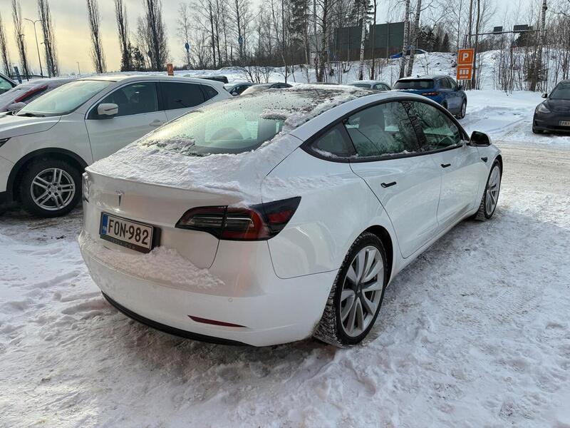 Tesla Model 3 vaihtoauto