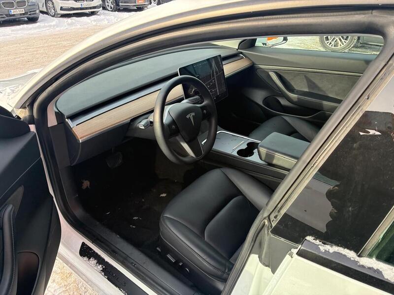 Tesla Model 3 vaihtoauto