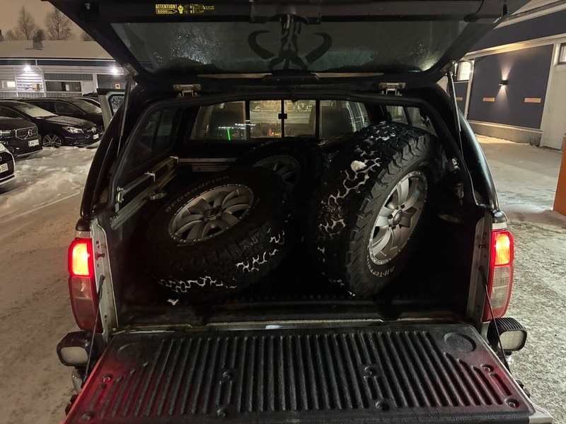 Nissan Navara vaihtoauto