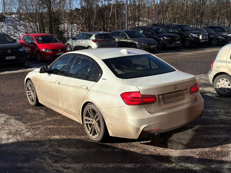 BMW 330 vaihtoauto