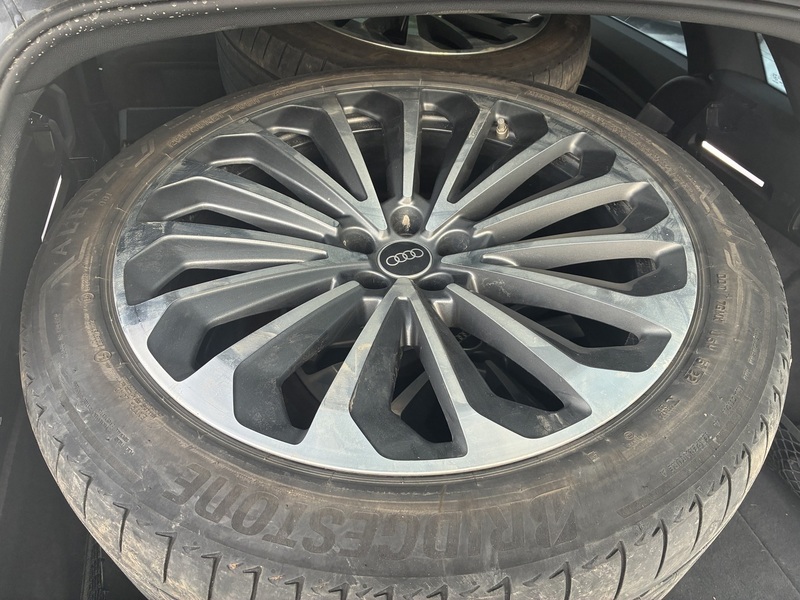 Audi Q8 e-tron vaihtoauto