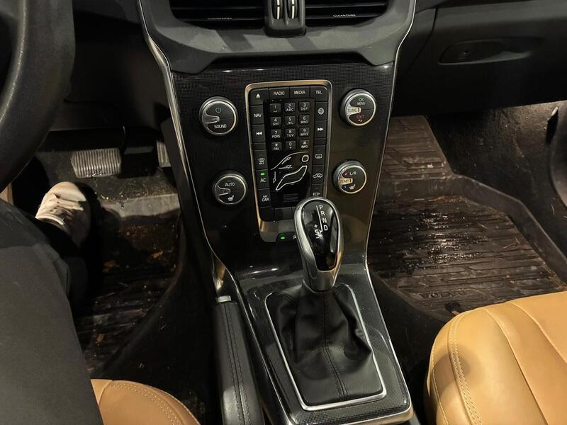 Volvo V40 Cross Country vaihtoauto