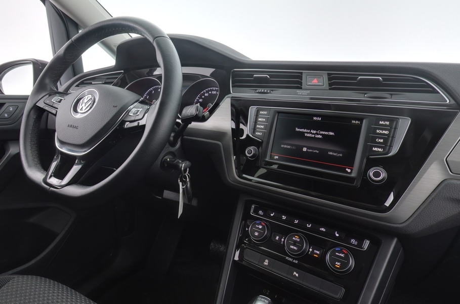 Volkswagen Touran vaihtoauto