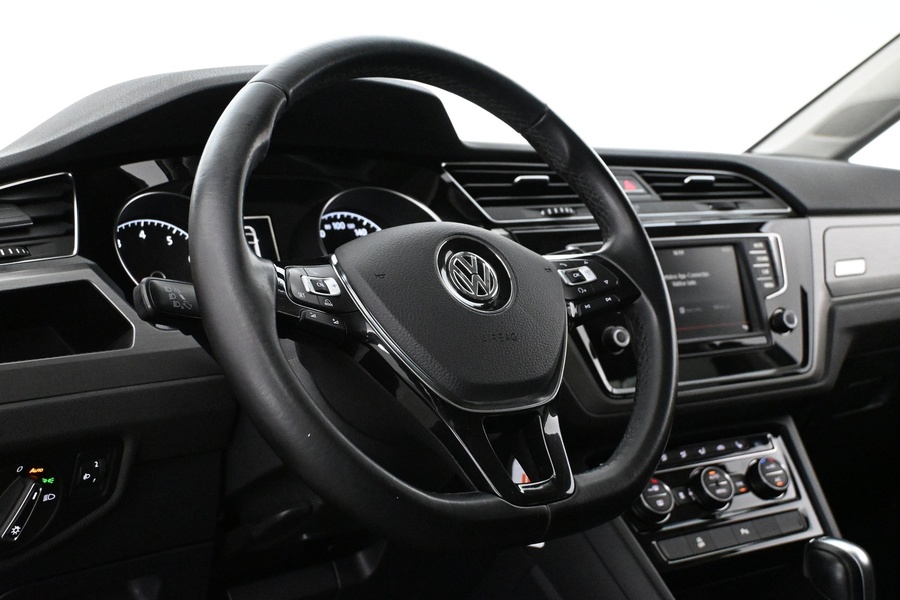 Volkswagen Touran vaihtoauto