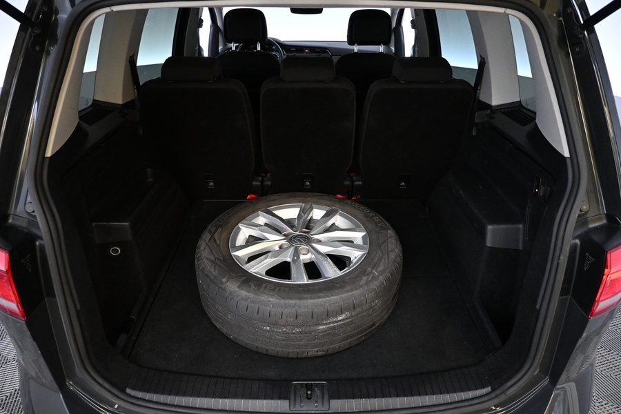 Volkswagen Touran vaihtoauto