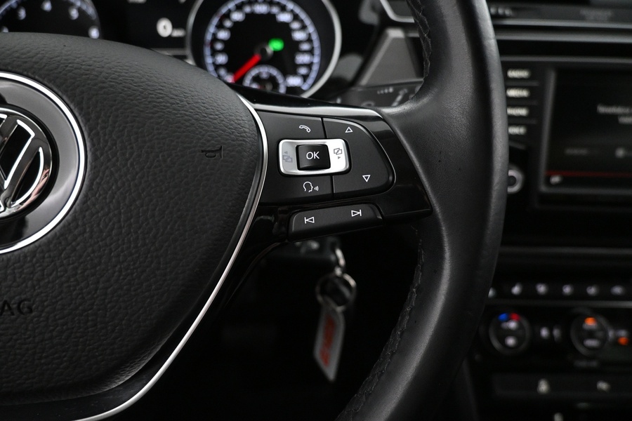 Volkswagen Touran vaihtoauto