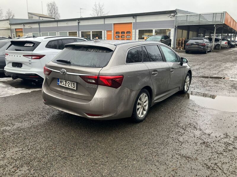 Toyota Avensis vaihtoauto