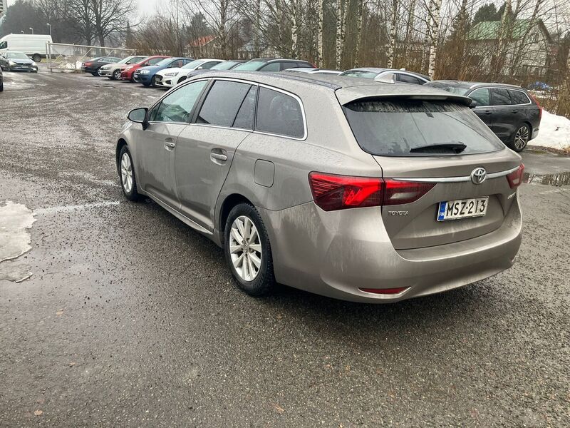 Toyota Avensis vaihtoauto