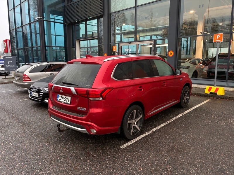Mitsubishi Outlander PHEV vaihtoauto