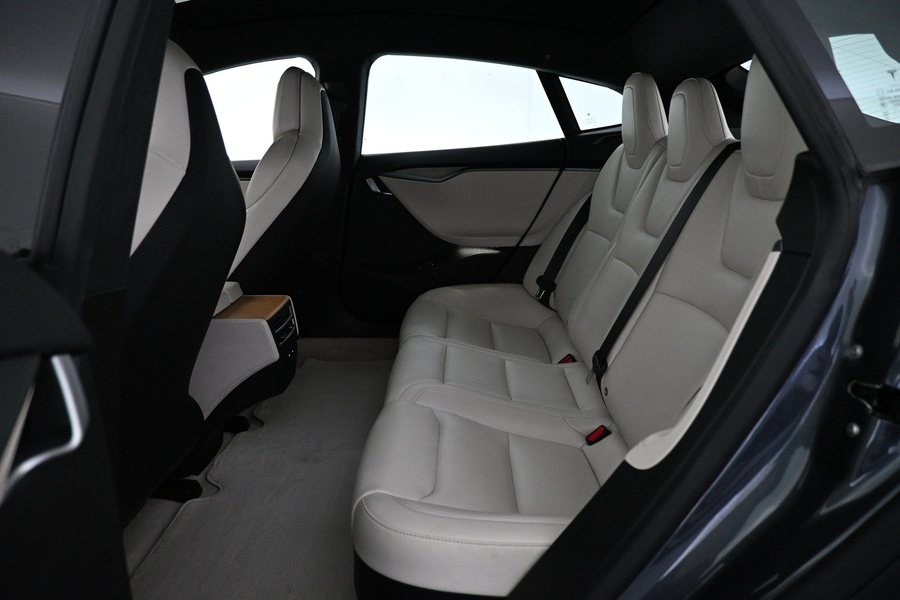 Tesla Model S vaihtoauto