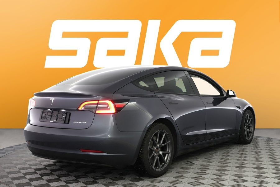 Tesla Model 3 vaihtoauto