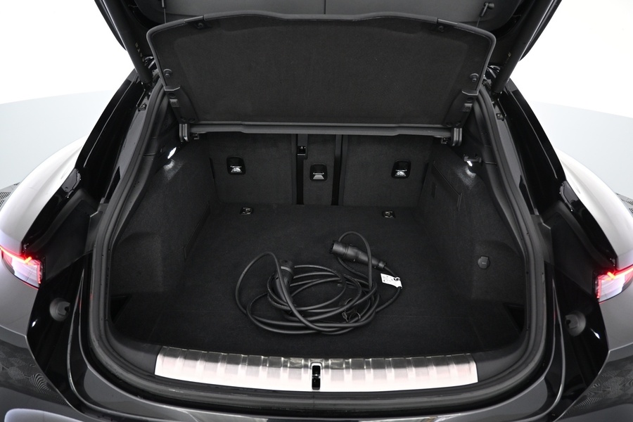 Porsche Taycan vaihtoauto