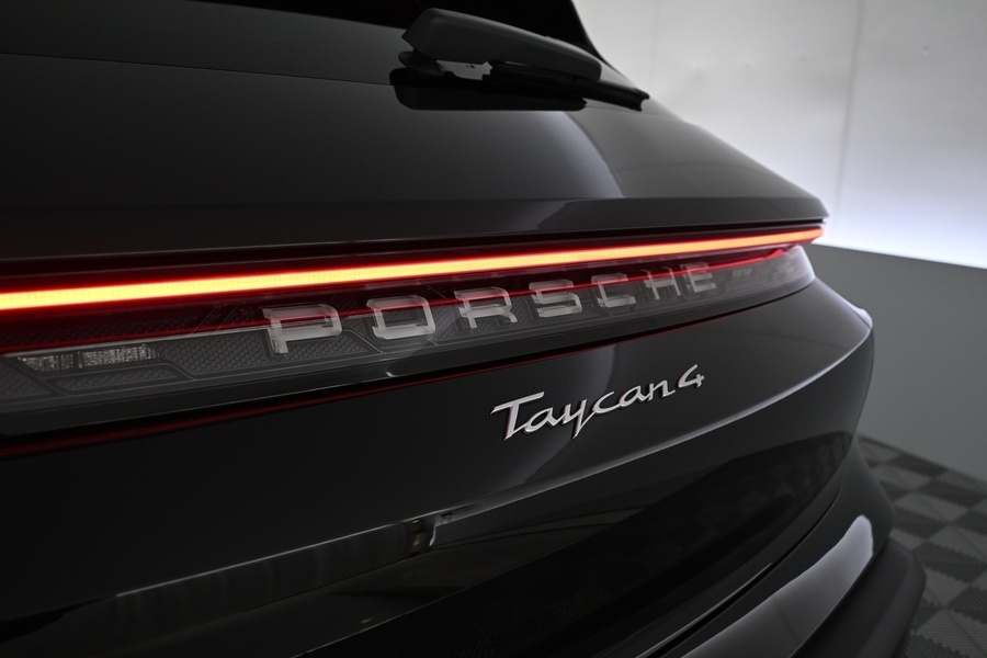 Porsche Taycan vaihtoauto