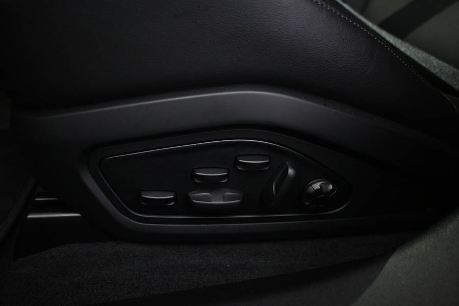 Porsche Taycan vaihtoauto