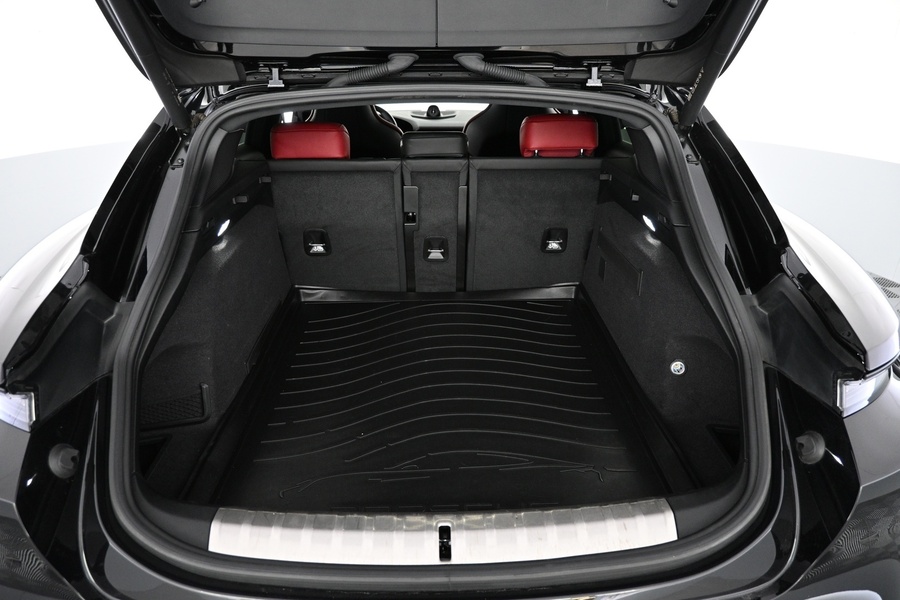 Porsche Taycan vaihtoauto