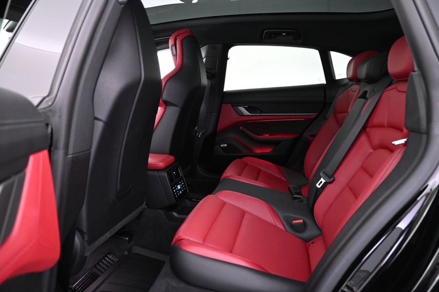 Porsche Taycan vaihtoauto