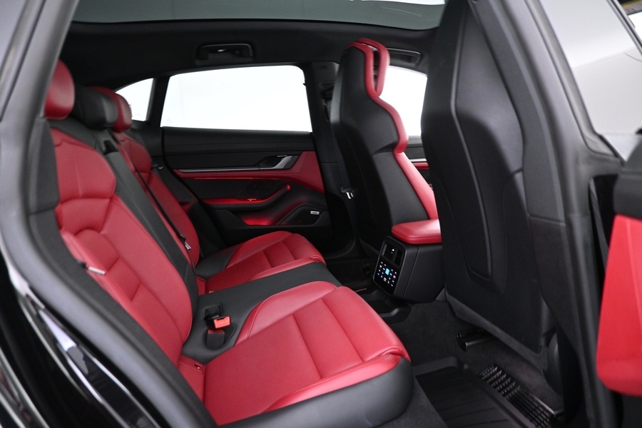 Porsche Taycan vaihtoauto