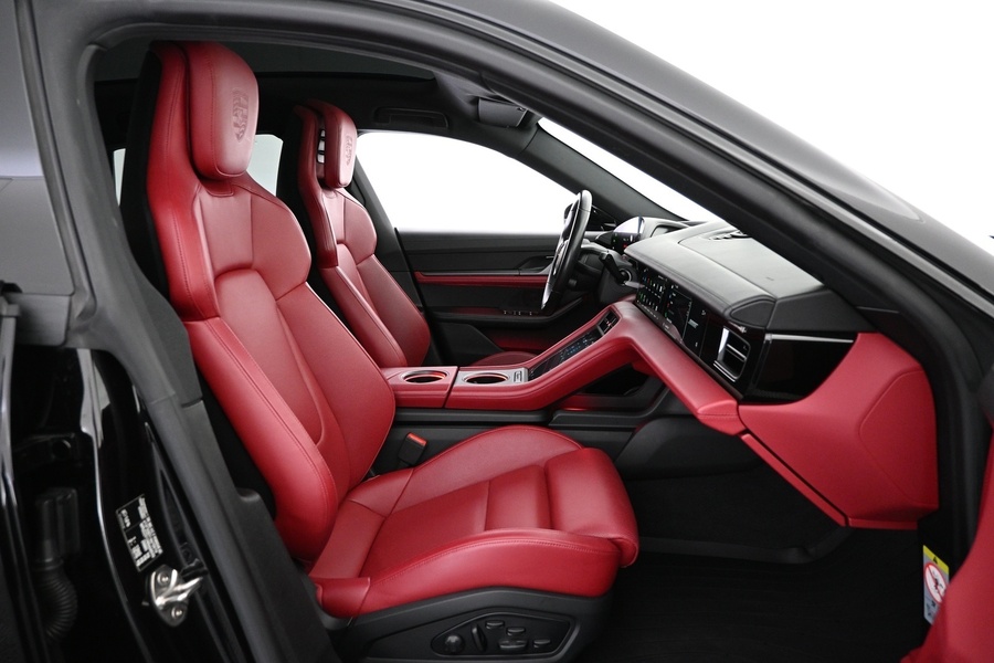 Porsche Taycan vaihtoauto