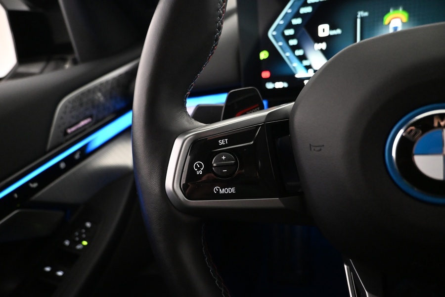 BMW i5 M60 vaihtoauto