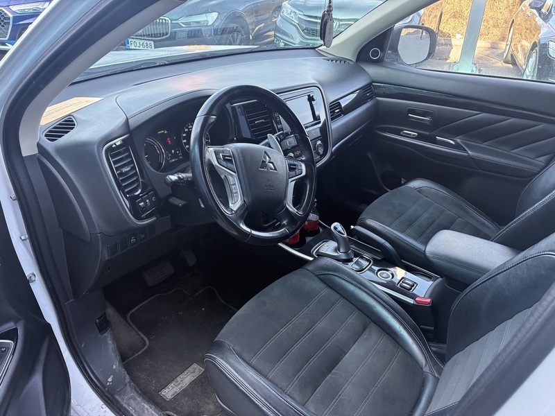 Mitsubishi Outlander PHEV vaihtoauto