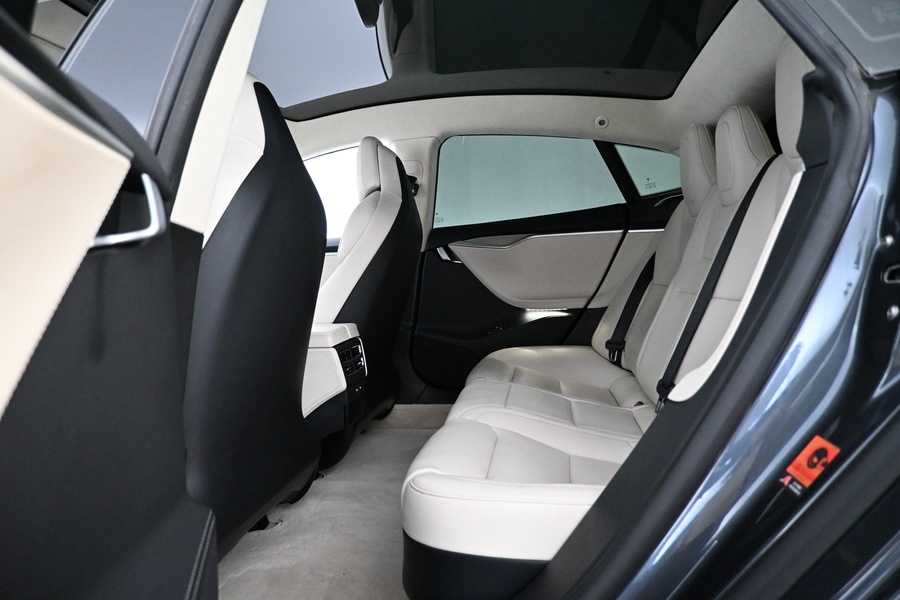 Tesla Model S vaihtoauto