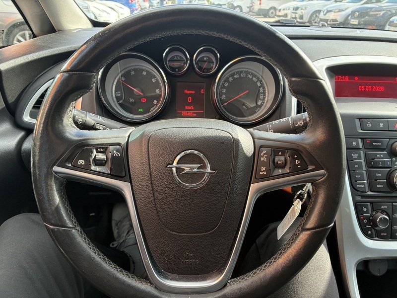 Opel Astra vaihtoauto